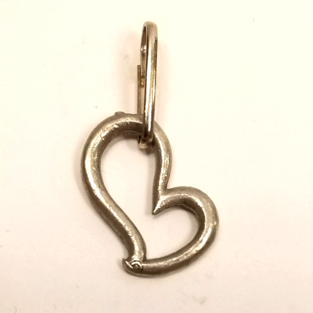 ✅976Z Silver-tone Stylish Heart Zipper Pull
